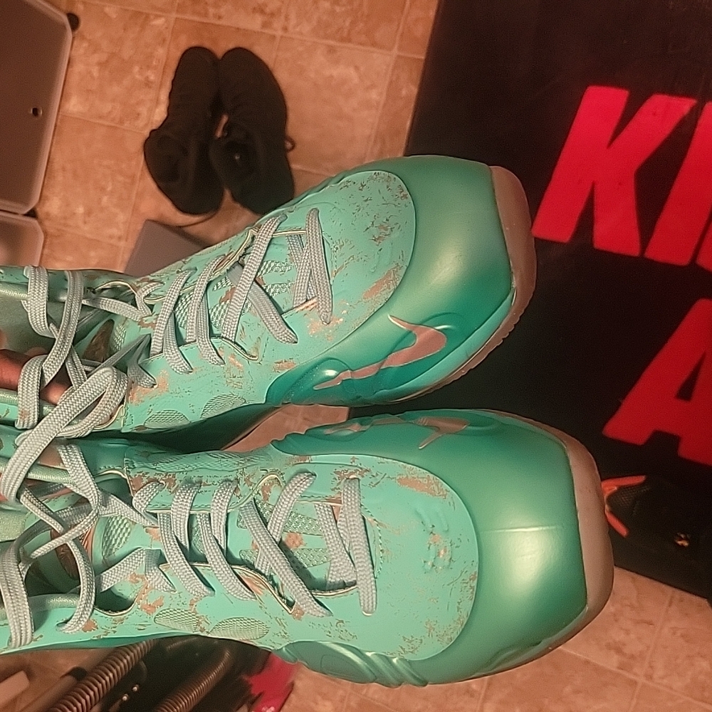 nike air hyperposite statue of liberty sz 11 Sole Is Seperating Due To Age